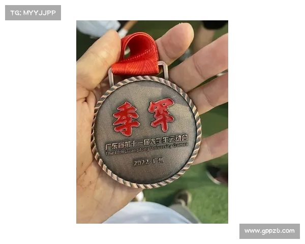 站上球场，心中只有一个信念：永不放弃，拼尽全力，超越自我！