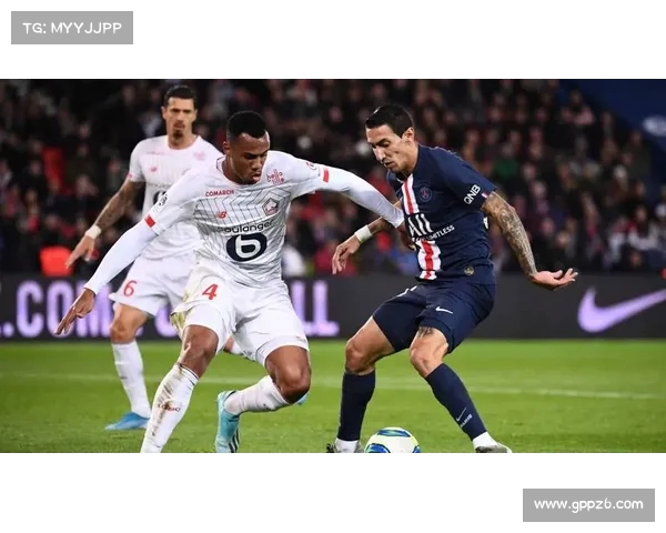 边卫战术革新与现代足球防守体系的深度解析与发展趋势